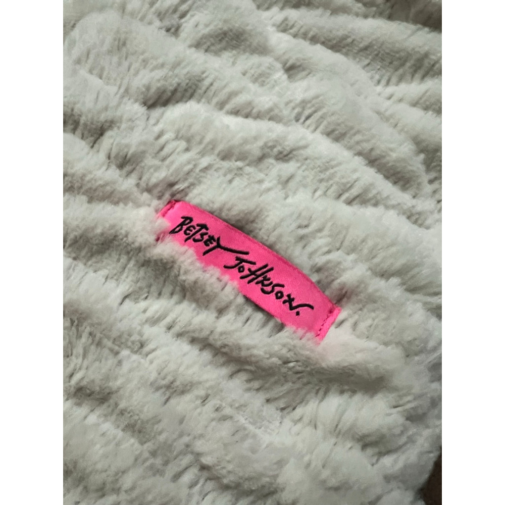 Betsey Johnson cream One Size Faux Fur Scarf - Picture 2 of 2